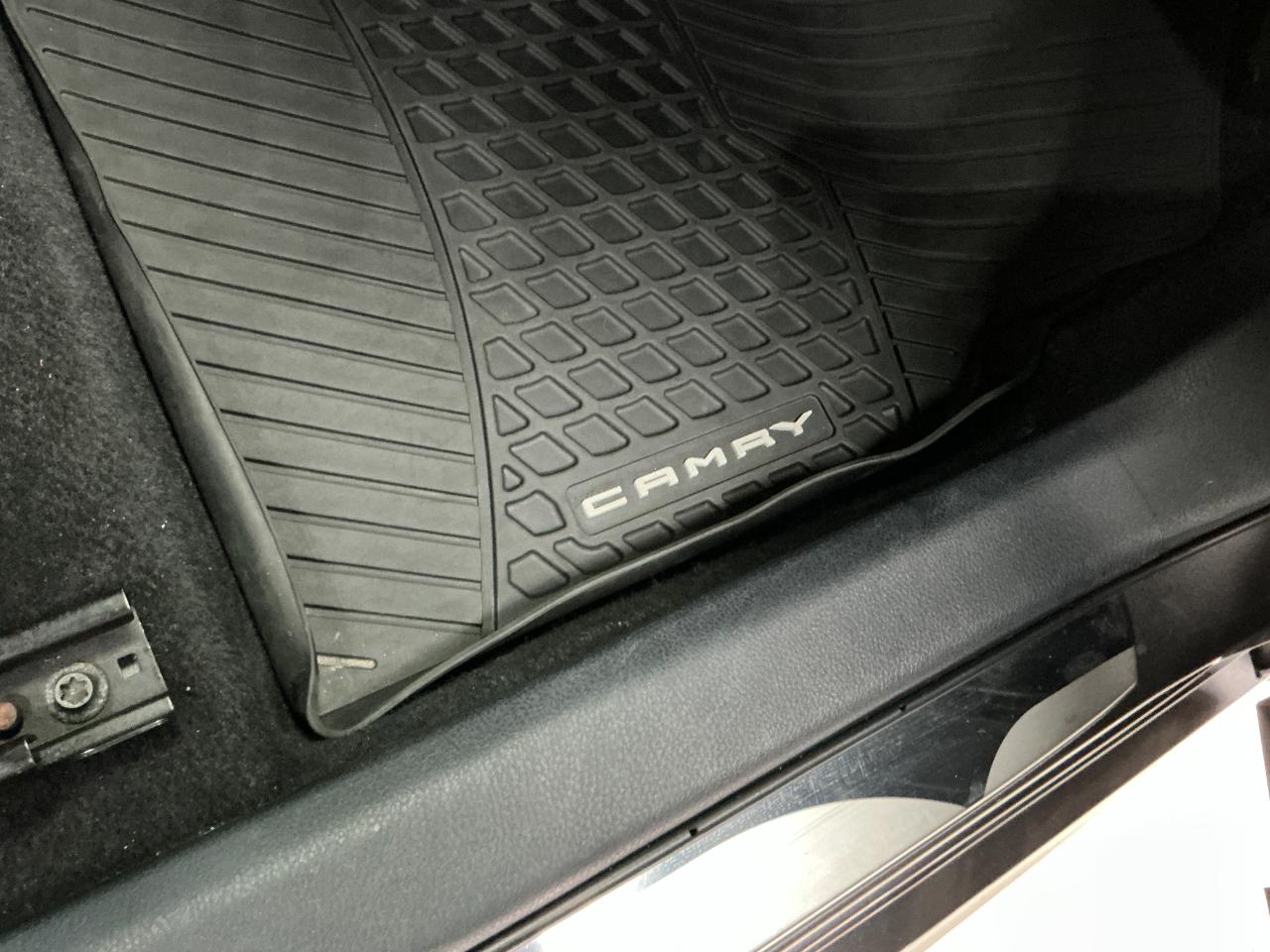 Toyota Camry SE Auto (Natl) 2024