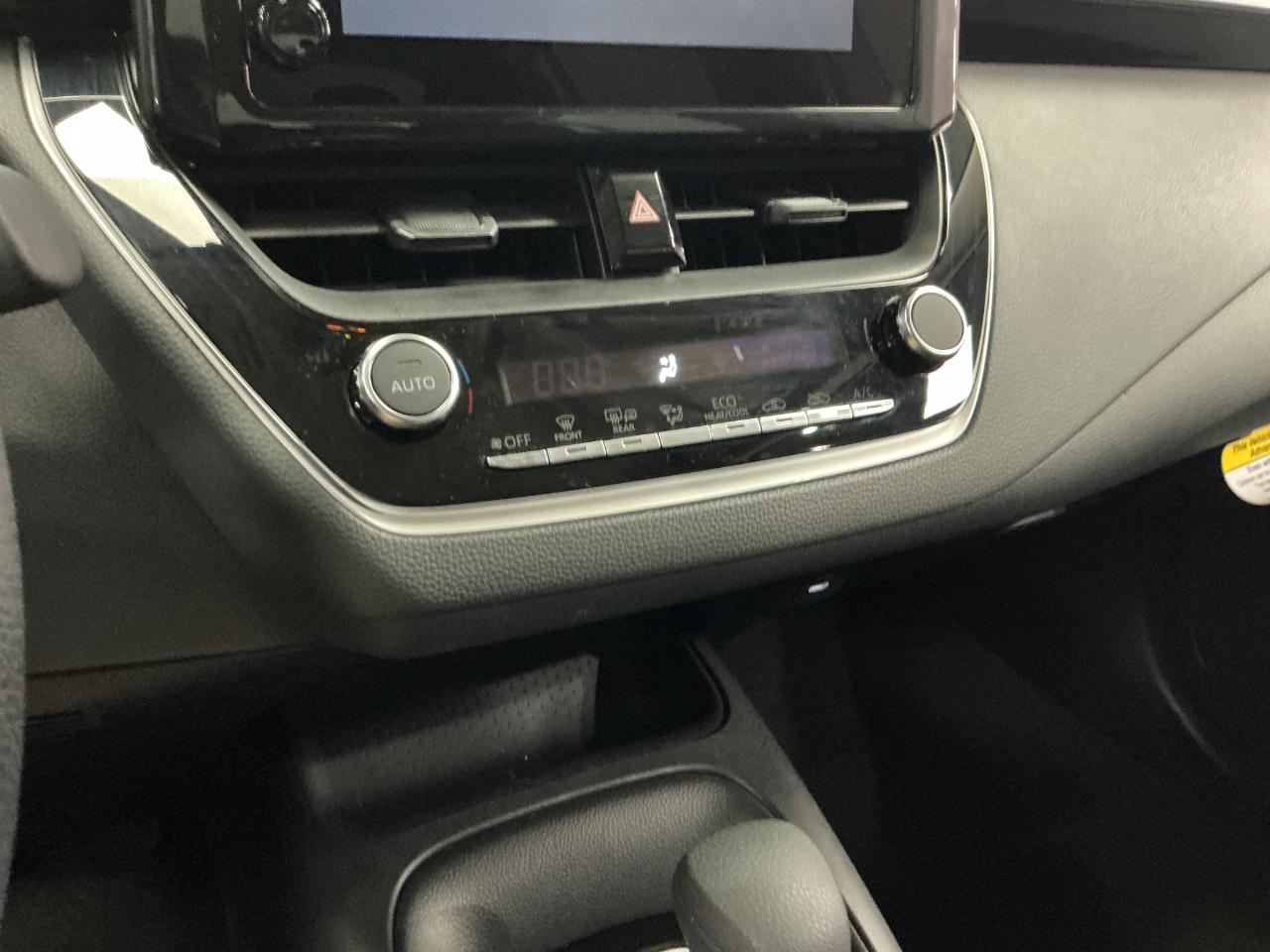 Toyota Corolla LE CVT (Natl) 2026