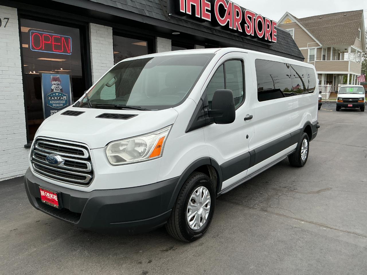 Ford Transit Wagon T-350 148" Low Roof XLT Swing-Out RH Dr 2015