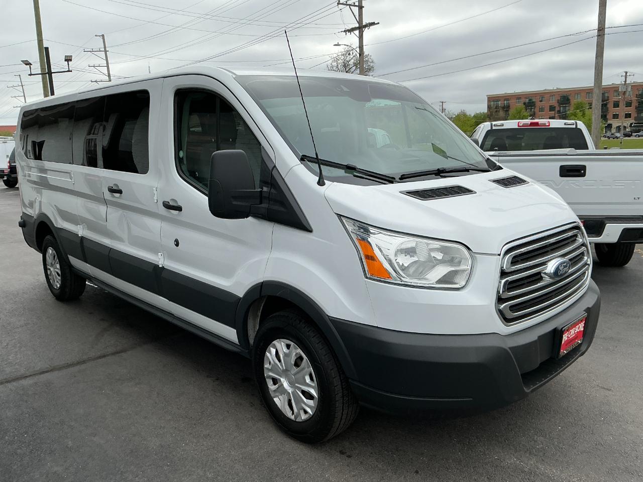 Ford Transit Wagon T-350 148" Low Roof XLT Swing-Out RH Dr 2015