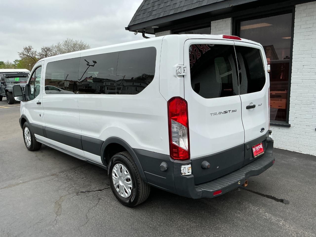 Ford Transit Wagon T-350 148" Low Roof XLT Swing-Out RH Dr 2015