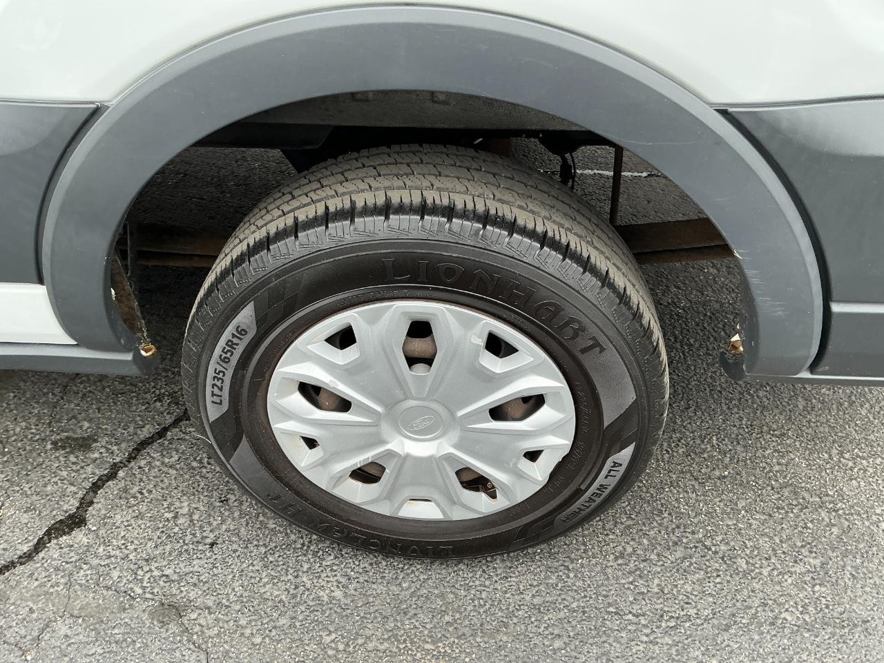 Ford Transit Wagon T-350 148" Low Roof XLT Swing-Out RH Dr 2015