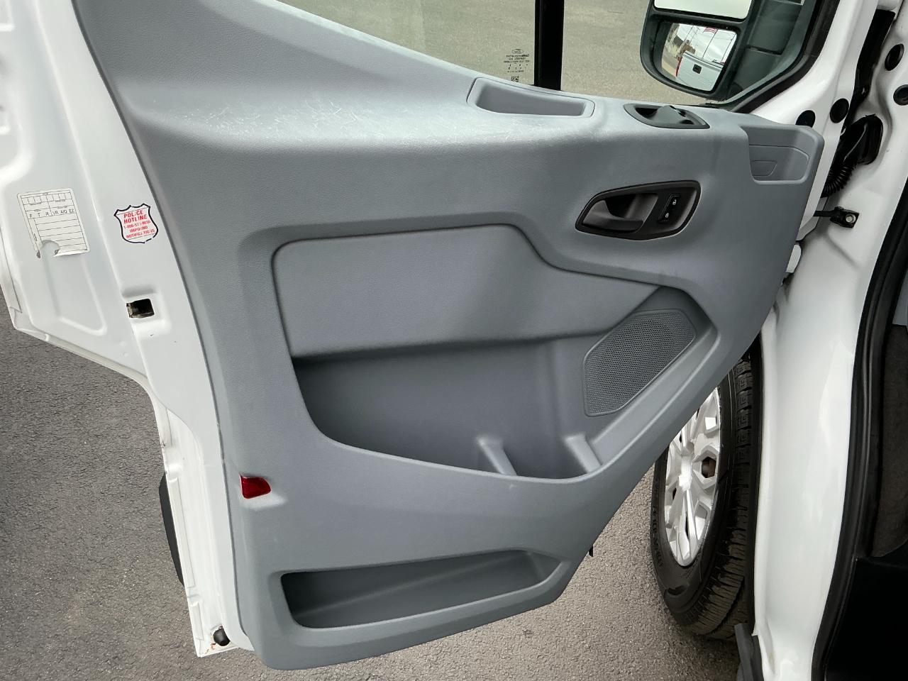 Ford Transit Wagon T-350 148" Low Roof XLT Swing-Out RH Dr 2015