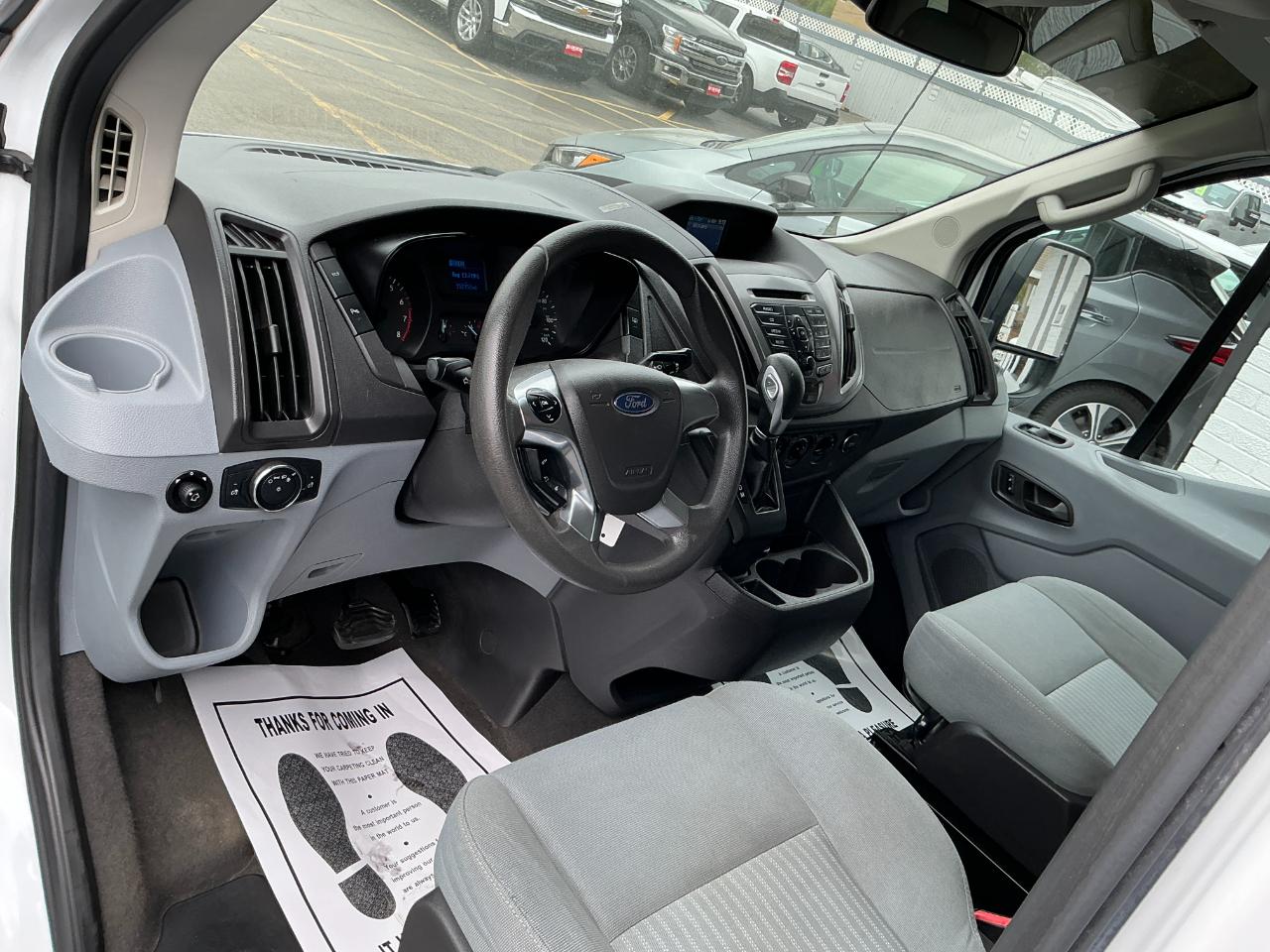 Ford Transit Wagon T-350 148" Low Roof XLT Swing-Out RH Dr 2015