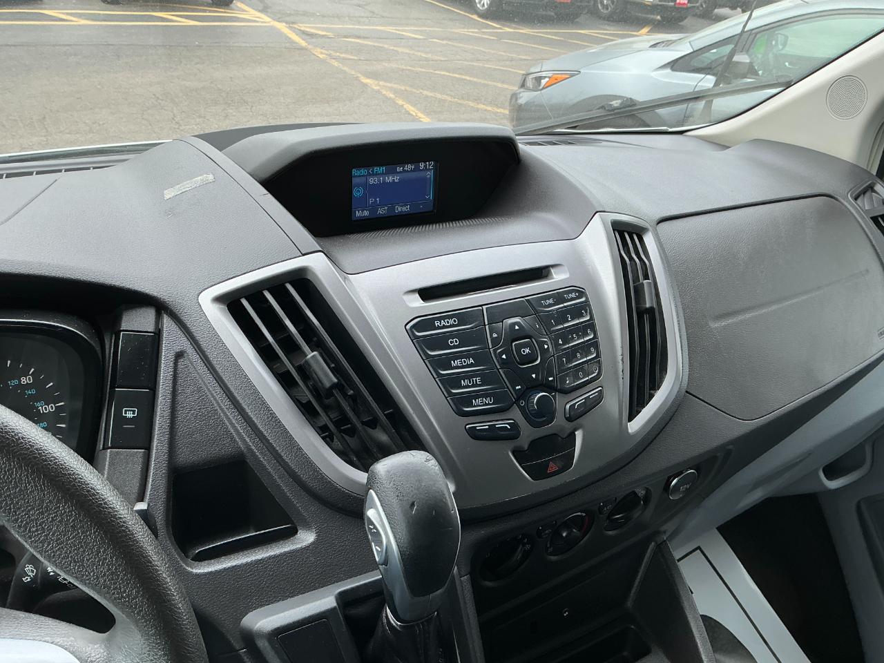 Ford Transit Wagon T-350 148" Low Roof XLT Swing-Out RH Dr 2015