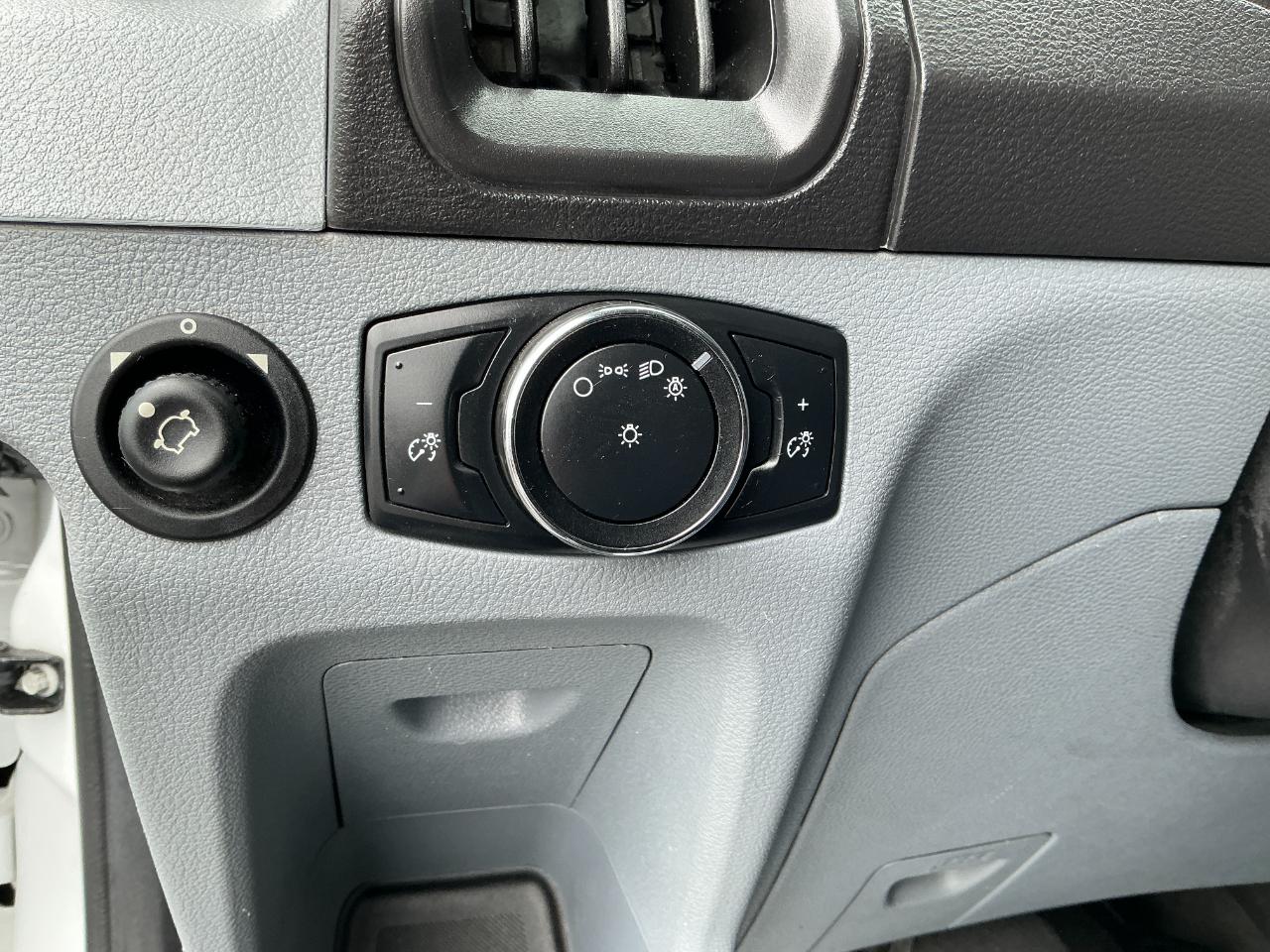 Ford Transit Wagon T-350 148" Low Roof XLT Swing-Out RH Dr 2015