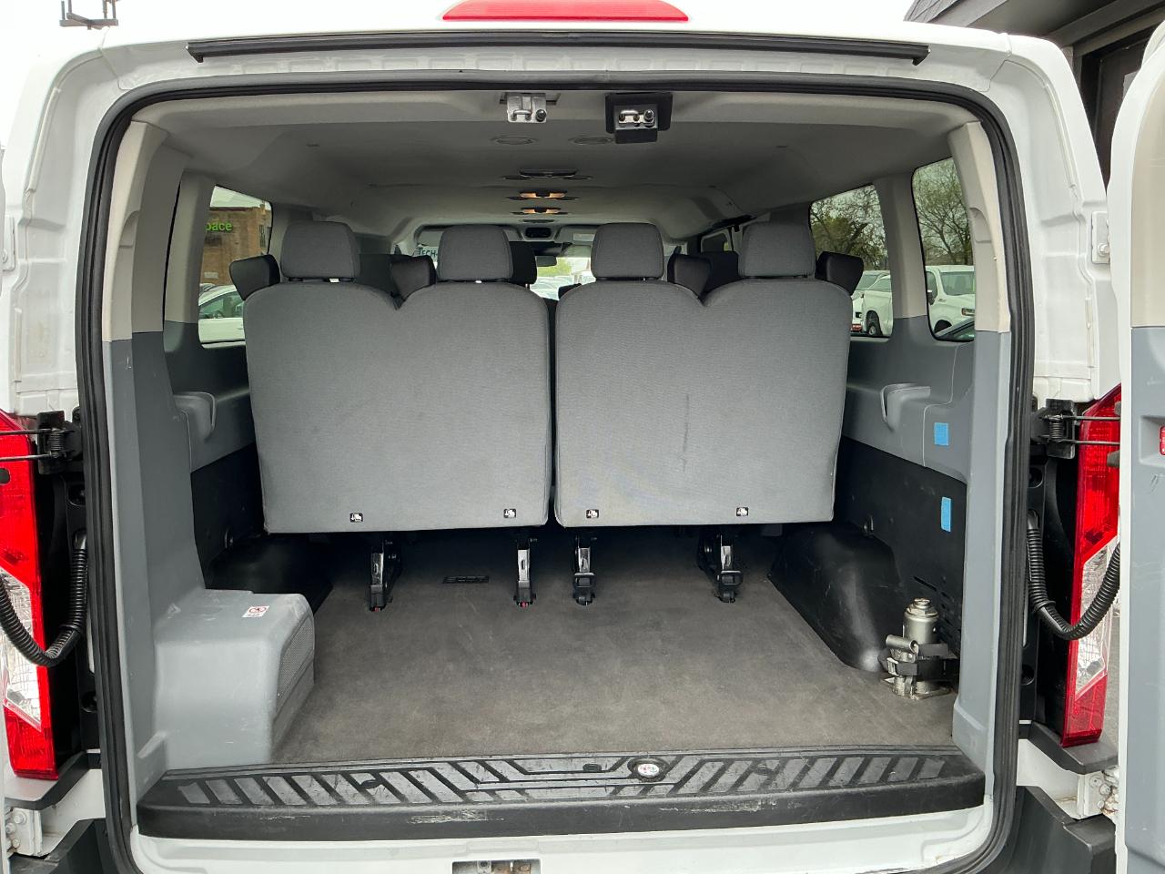 Ford Transit Wagon T-350 148" Low Roof XLT Swing-Out RH Dr 2015