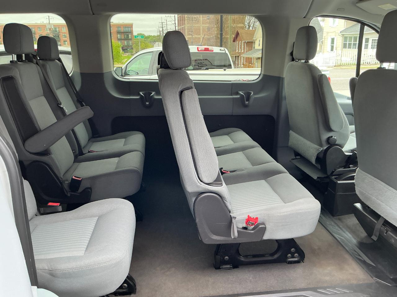 Ford Transit Wagon T-350 148" Low Roof XLT Swing-Out RH Dr 2015