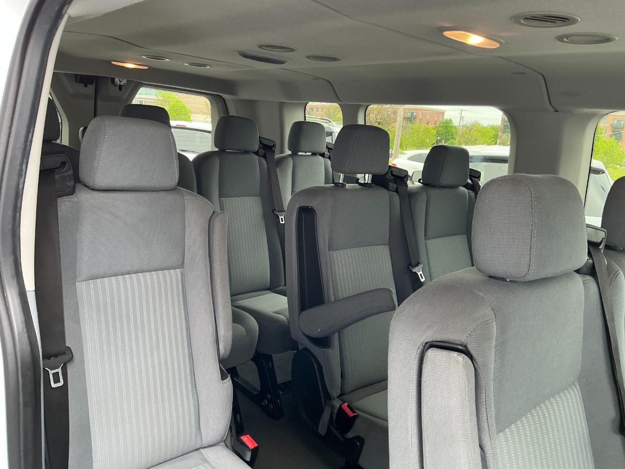 Ford Transit Wagon T-350 148" Low Roof XLT Swing-Out RH Dr 2015