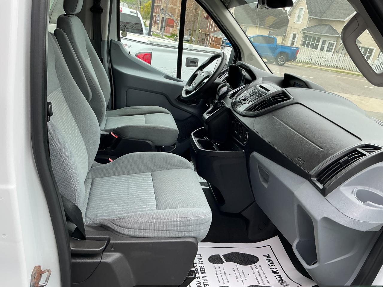 Ford Transit Wagon T-350 148" Low Roof XLT Swing-Out RH Dr 2015