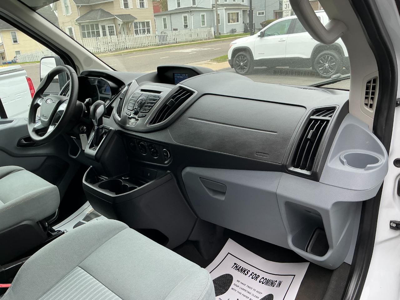 Ford Transit Wagon T-350 148" Low Roof XLT Swing-Out RH Dr 2015