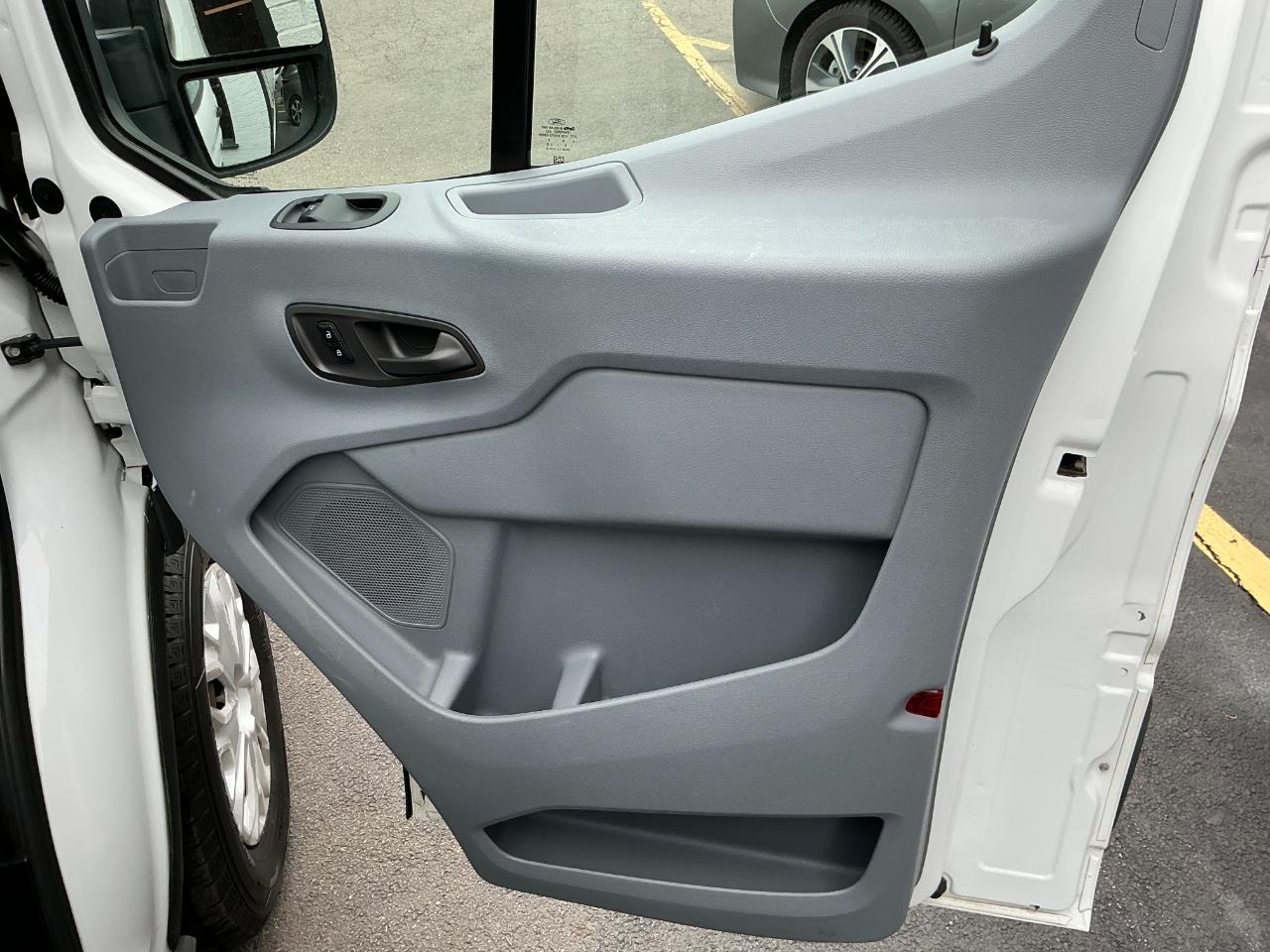 Ford Transit Wagon T-350 148" Low Roof XLT Swing-Out RH Dr 2015