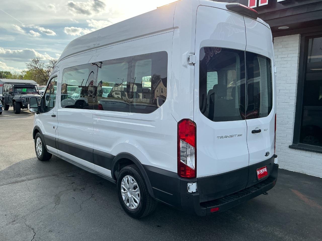 Ford Transit Passenger Wagon T-350 148" High Roof XLT RWD 2023