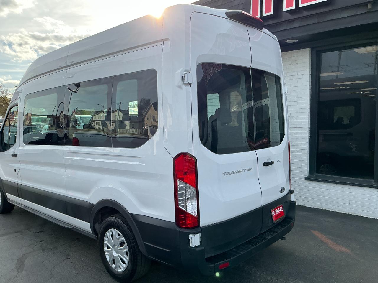 Ford Transit Passenger Wagon T-350 148" High Roof XLT RWD 2023