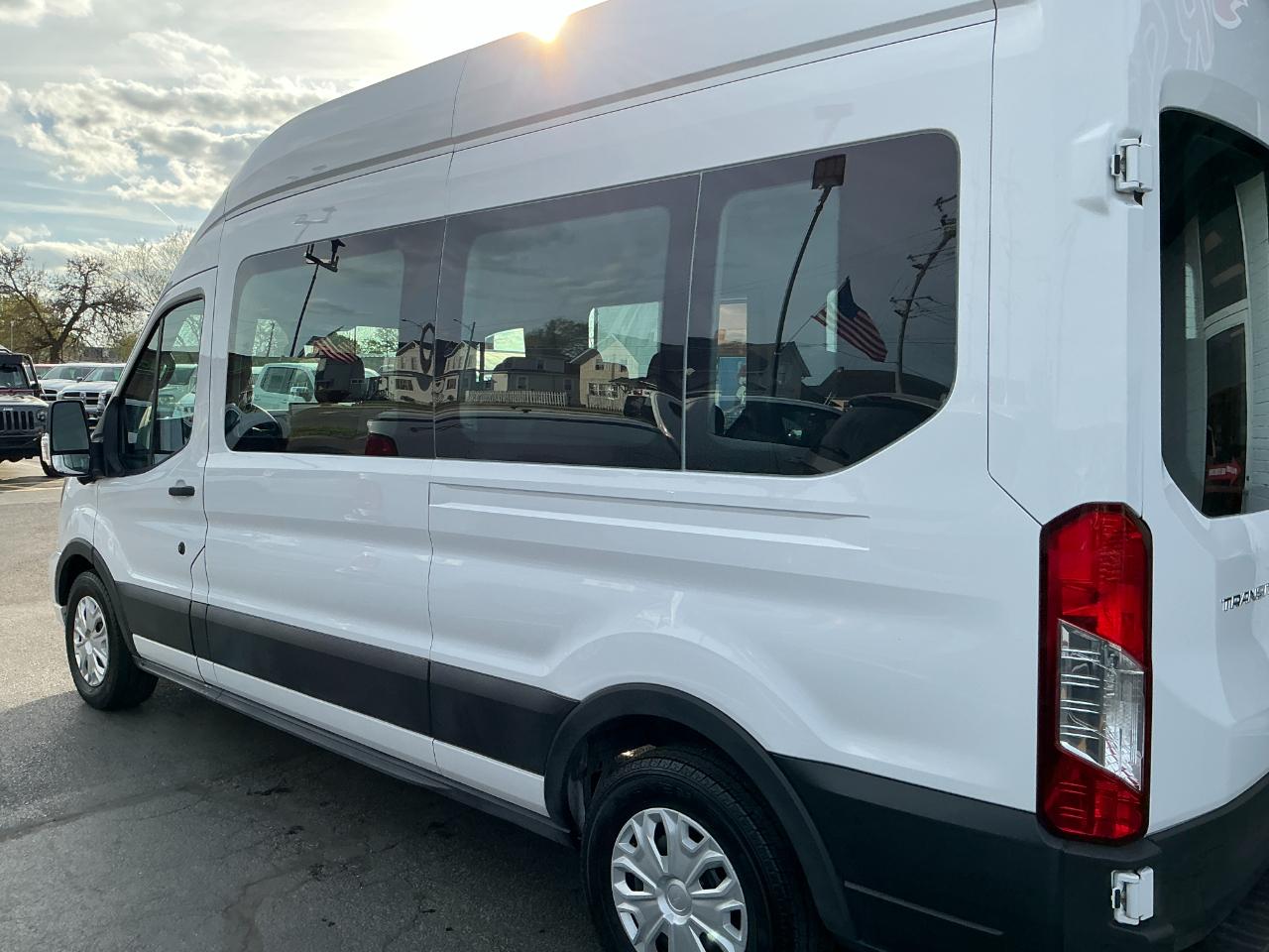 Ford Transit Passenger Wagon T-350 148" High Roof XLT RWD 2023