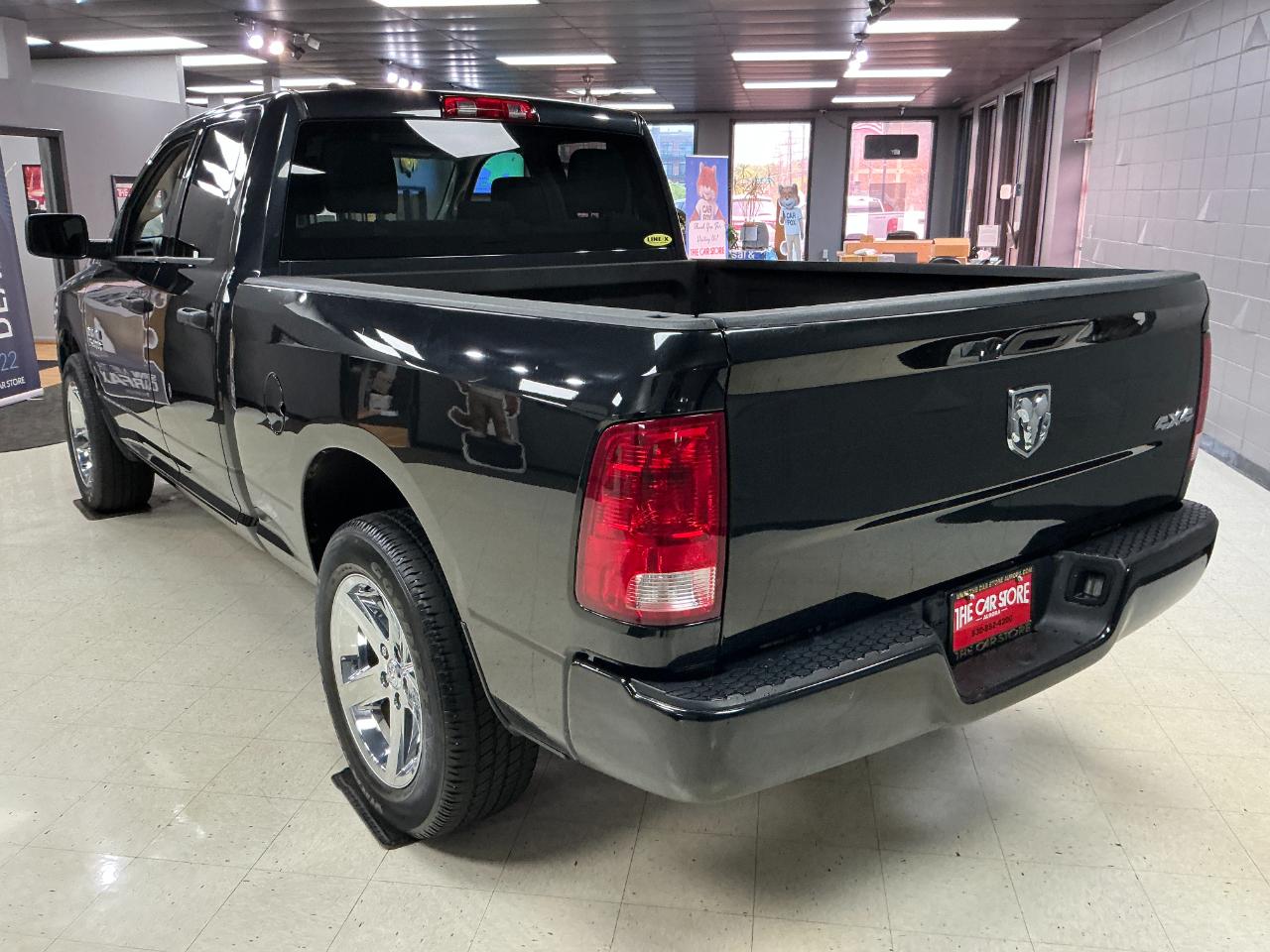 RAM 1500 4WD Quad Cab 140.5" Express 2016