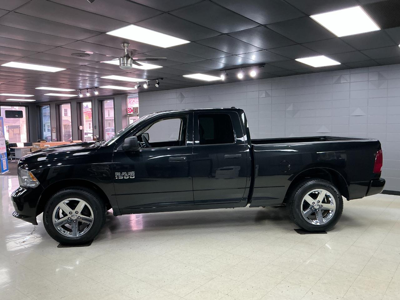 RAM 1500 4WD Quad Cab 140.5" Express 2016