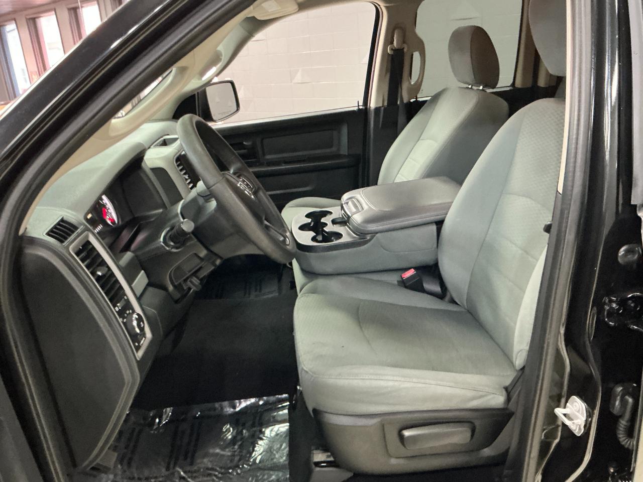 RAM 1500 4WD Quad Cab 140.5" Express 2016