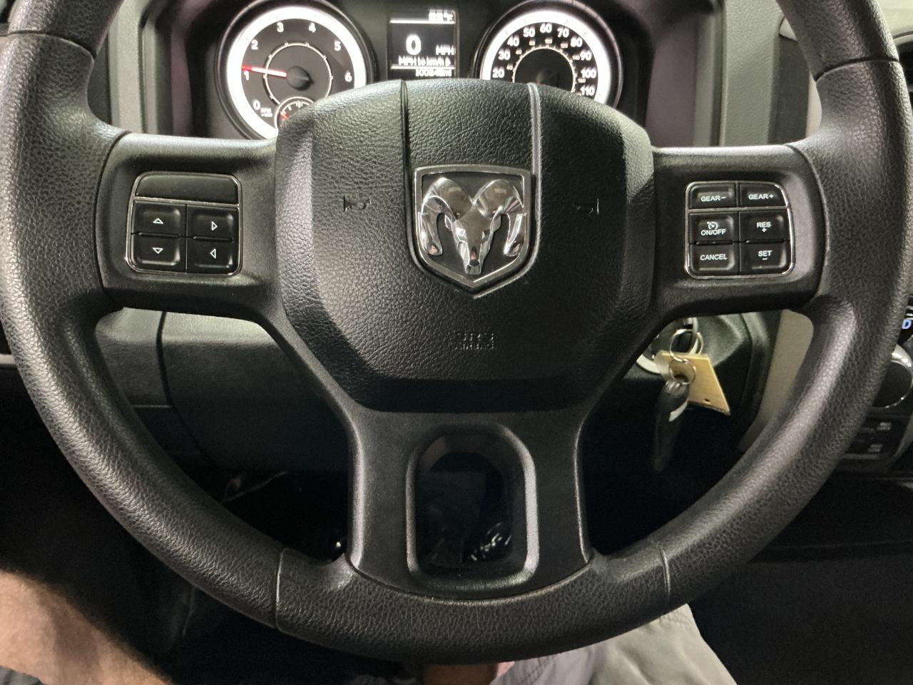 RAM 1500 4WD Quad Cab 140.5" Express 2016