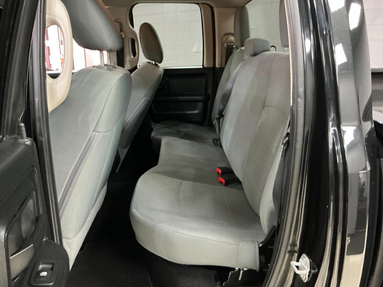 RAM 1500 4WD Quad Cab 140.5" Express 2016