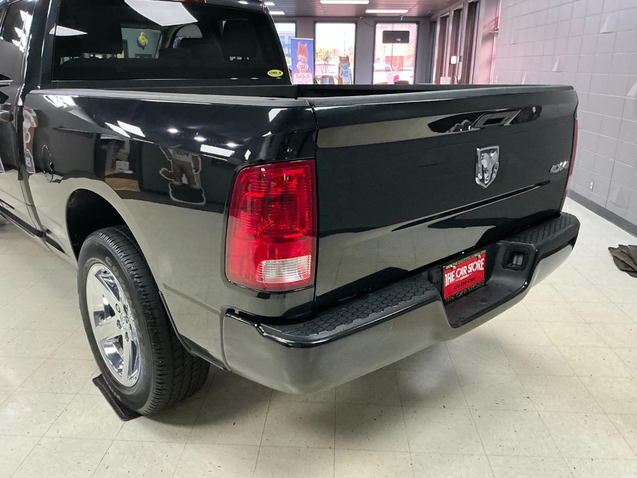 RAM 1500 4WD Quad Cab 140.5" Express 2016