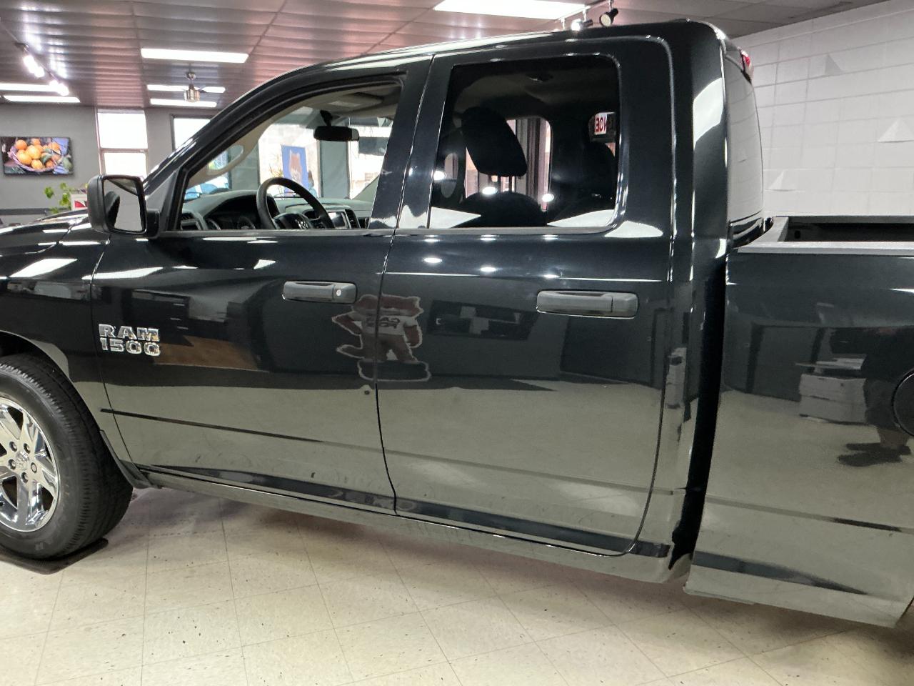 RAM 1500 4WD Quad Cab 140.5" Express 2016