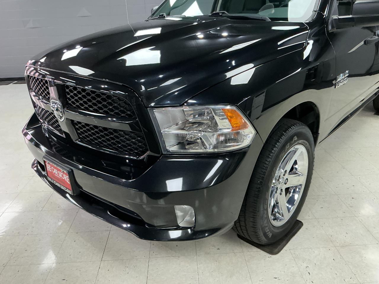 RAM 1500 4WD Quad Cab 140.5" Express 2016
