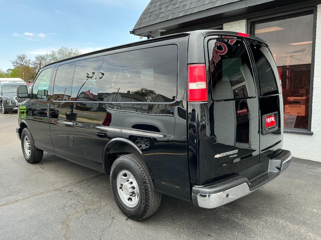 Chevrolet Express Passenger RWD 2500 135" LS 2013