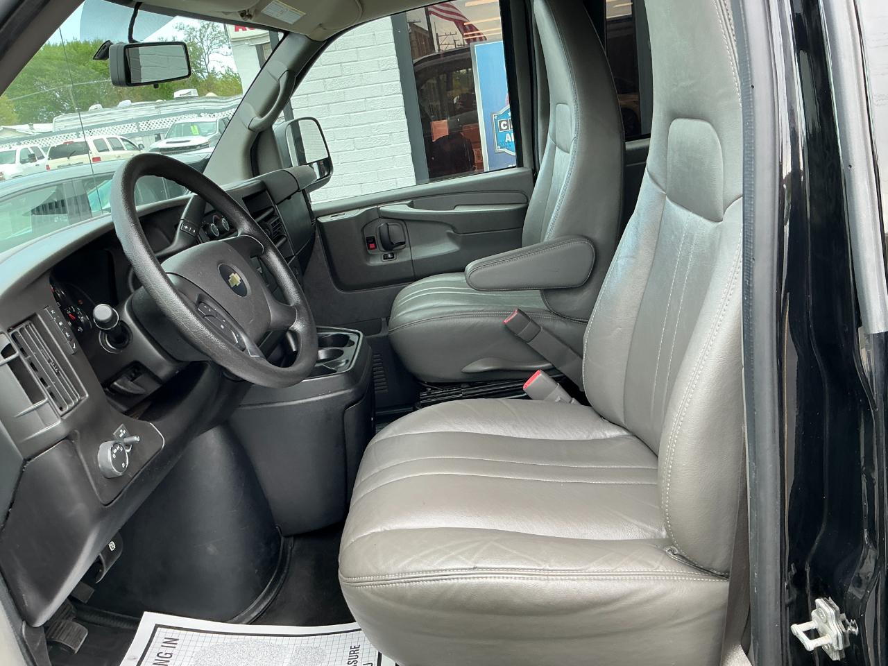 Chevrolet Express Passenger RWD 2500 135" LS 2013