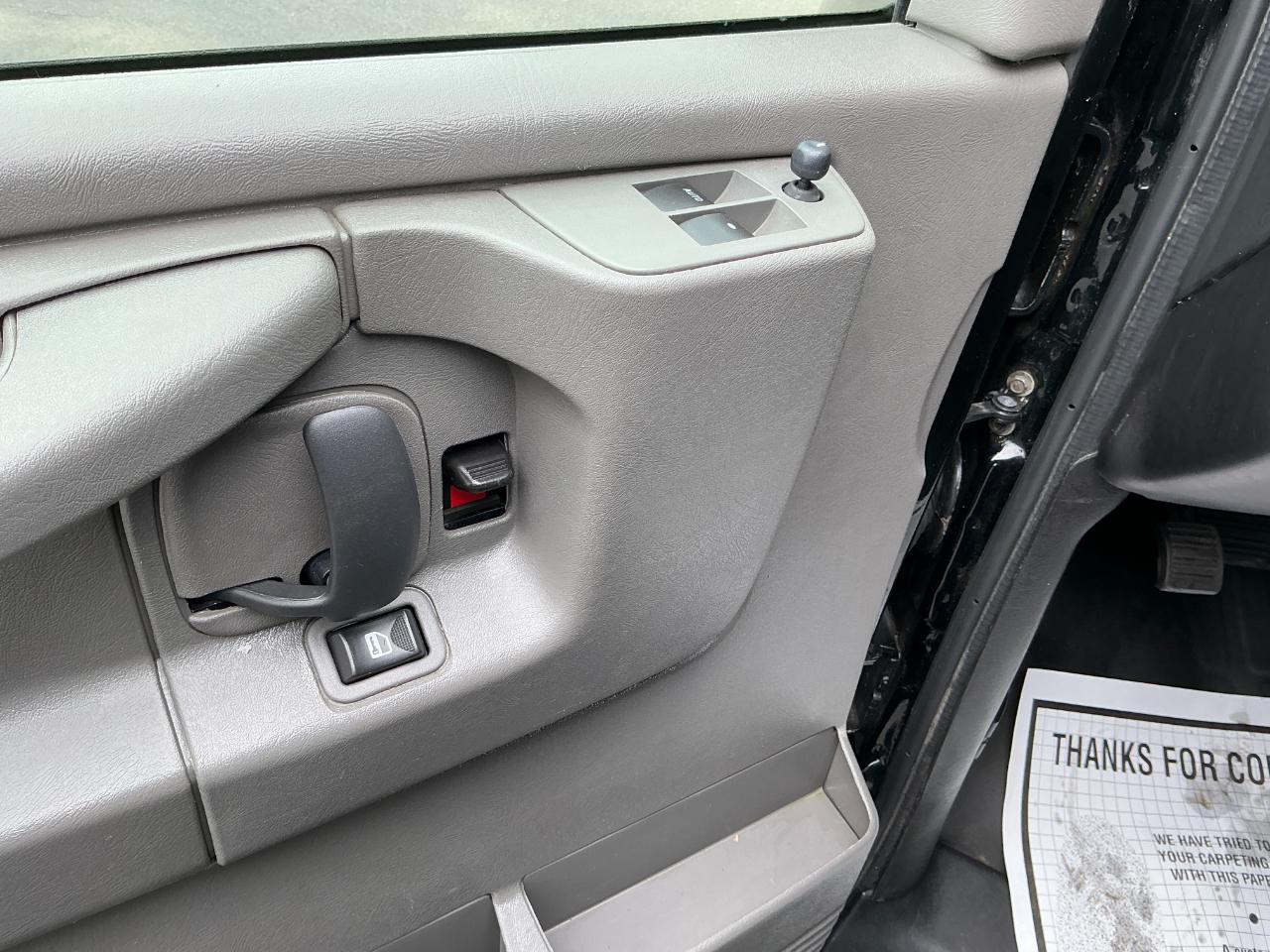 Chevrolet Express Passenger RWD 2500 135" LS 2013