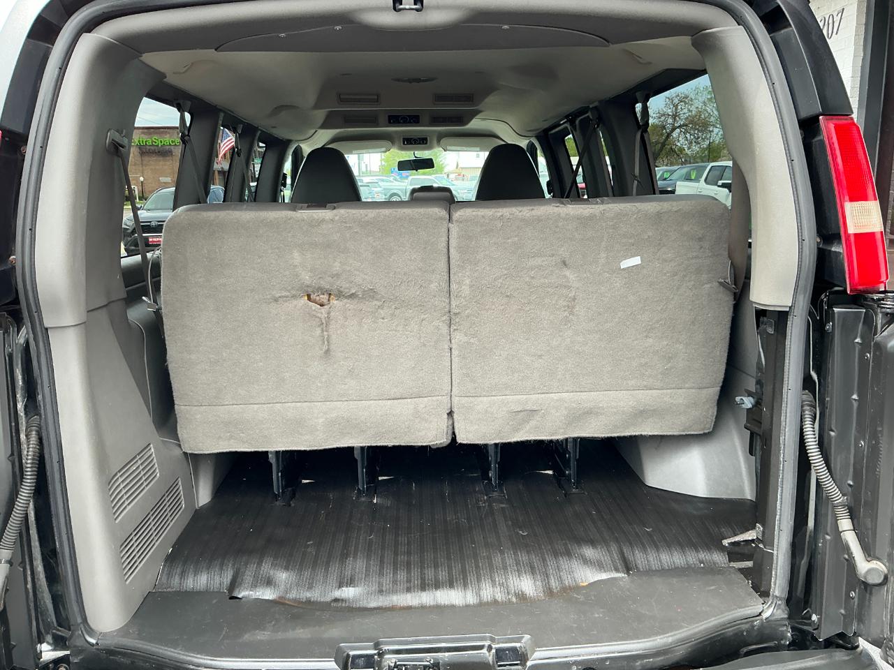 Chevrolet Express Passenger RWD 2500 135" LS 2013