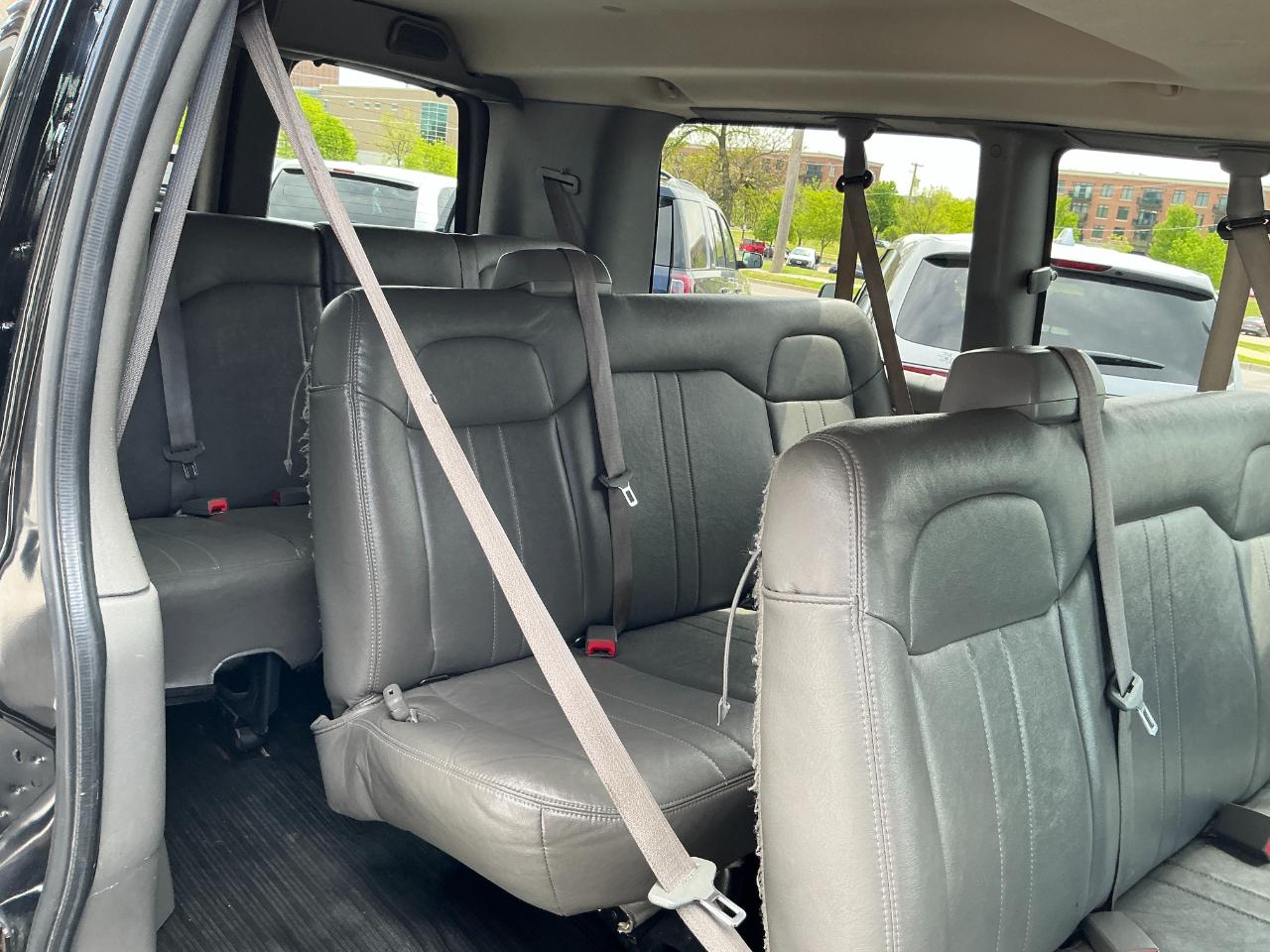 Chevrolet Express Passenger RWD 2500 135" LS 2013