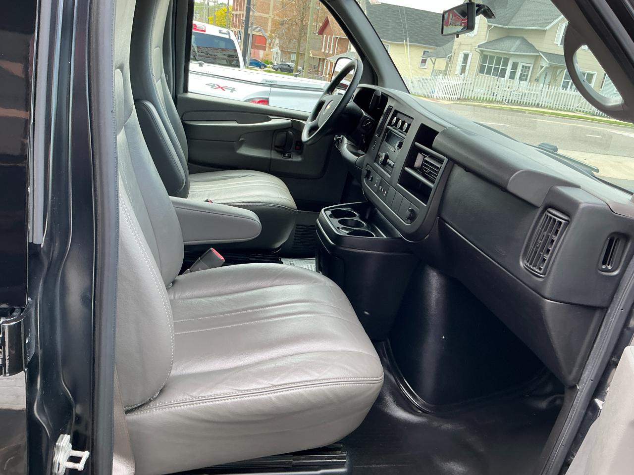 Chevrolet Express Passenger RWD 2500 135" LS 2013