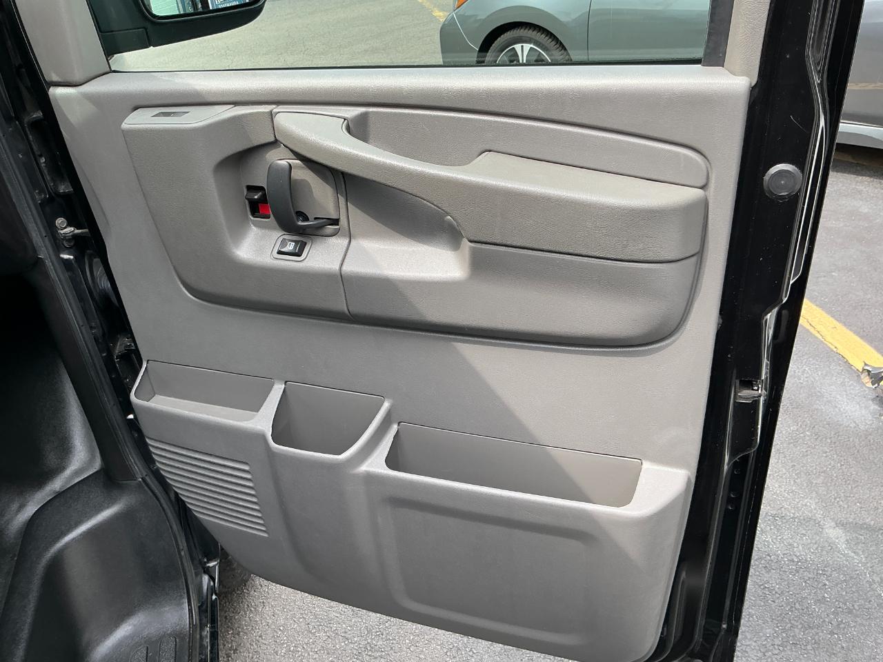 Chevrolet Express Passenger RWD 2500 135" LS 2013