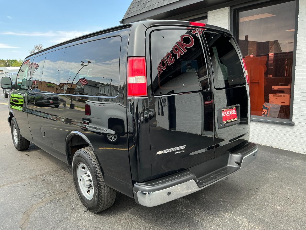 Chevrolet Express Passenger RWD 2500 135" LS 2013