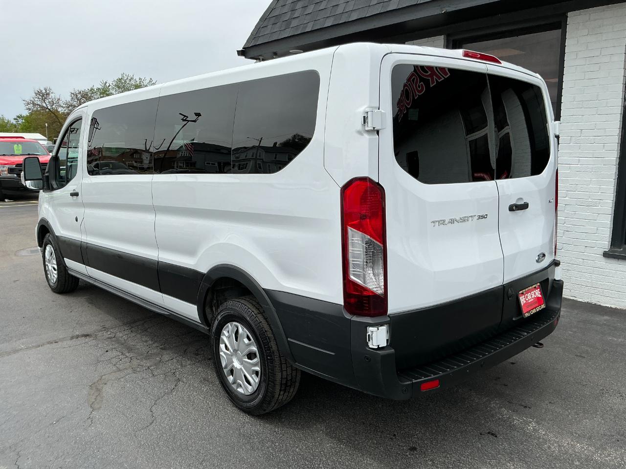 Ford Transit Passenger Wagon T-350 148" Low Roof XLT RWD 2021