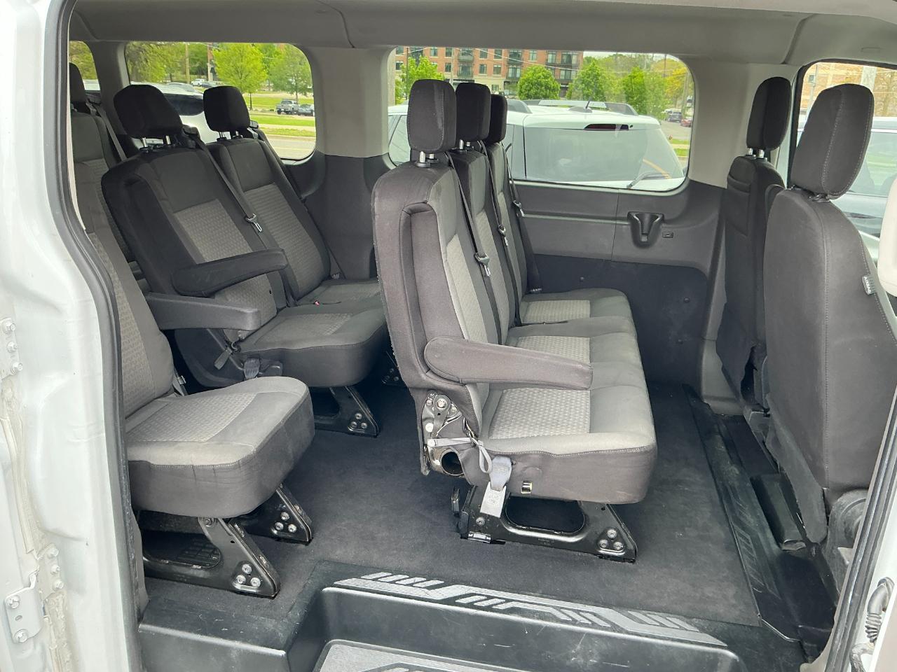Ford Transit Passenger Wagon T-350 148" Low Roof XLT RWD 2021
