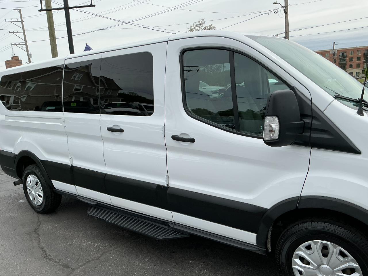 Ford Transit Passenger Wagon T-350 148" Low Roof XLT RWD 2021
