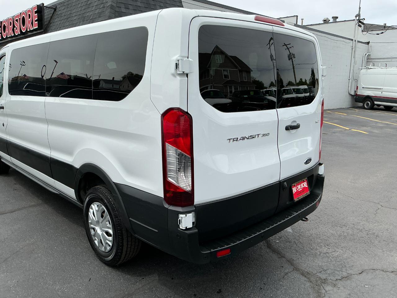 Ford Transit Passenger Wagon T-350 148" Low Roof XLT RWD 2021