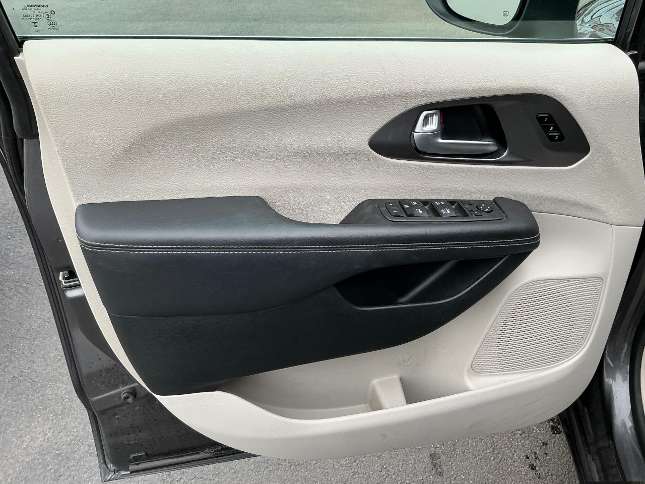 Chrysler Pacifica Touring L FWD 2023