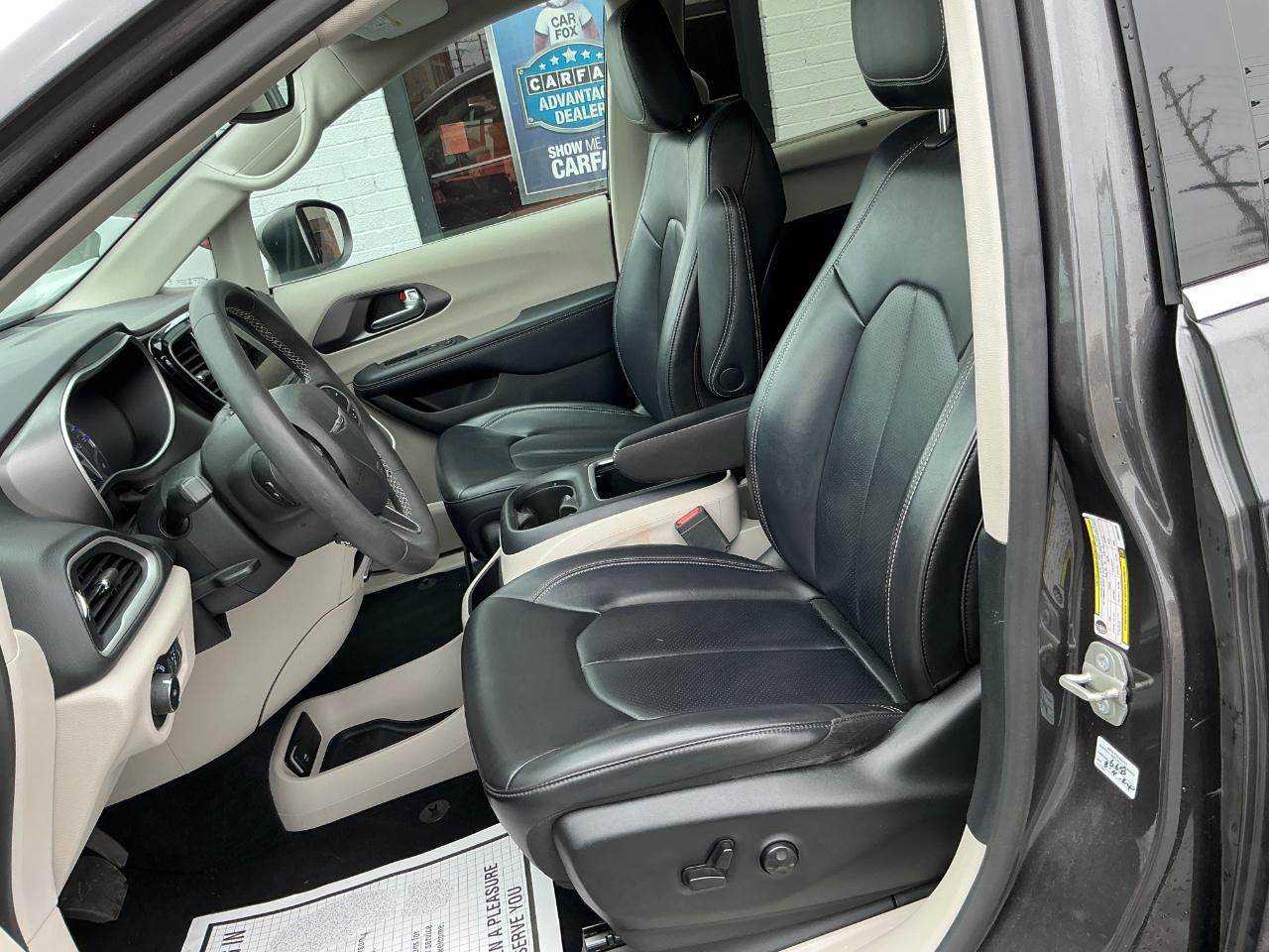 Chrysler Pacifica Touring L FWD 2023