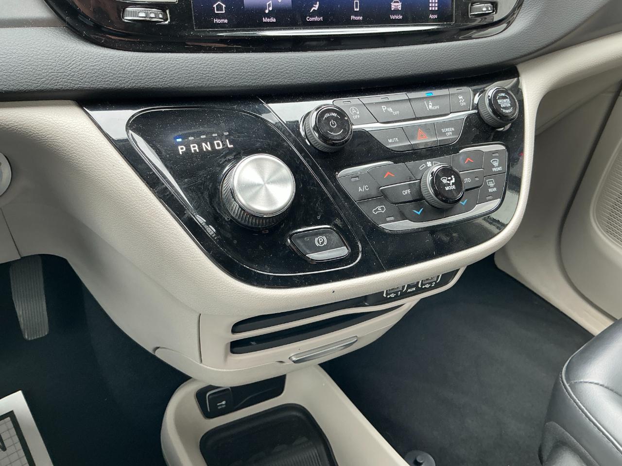 Chrysler Pacifica Touring L FWD 2023