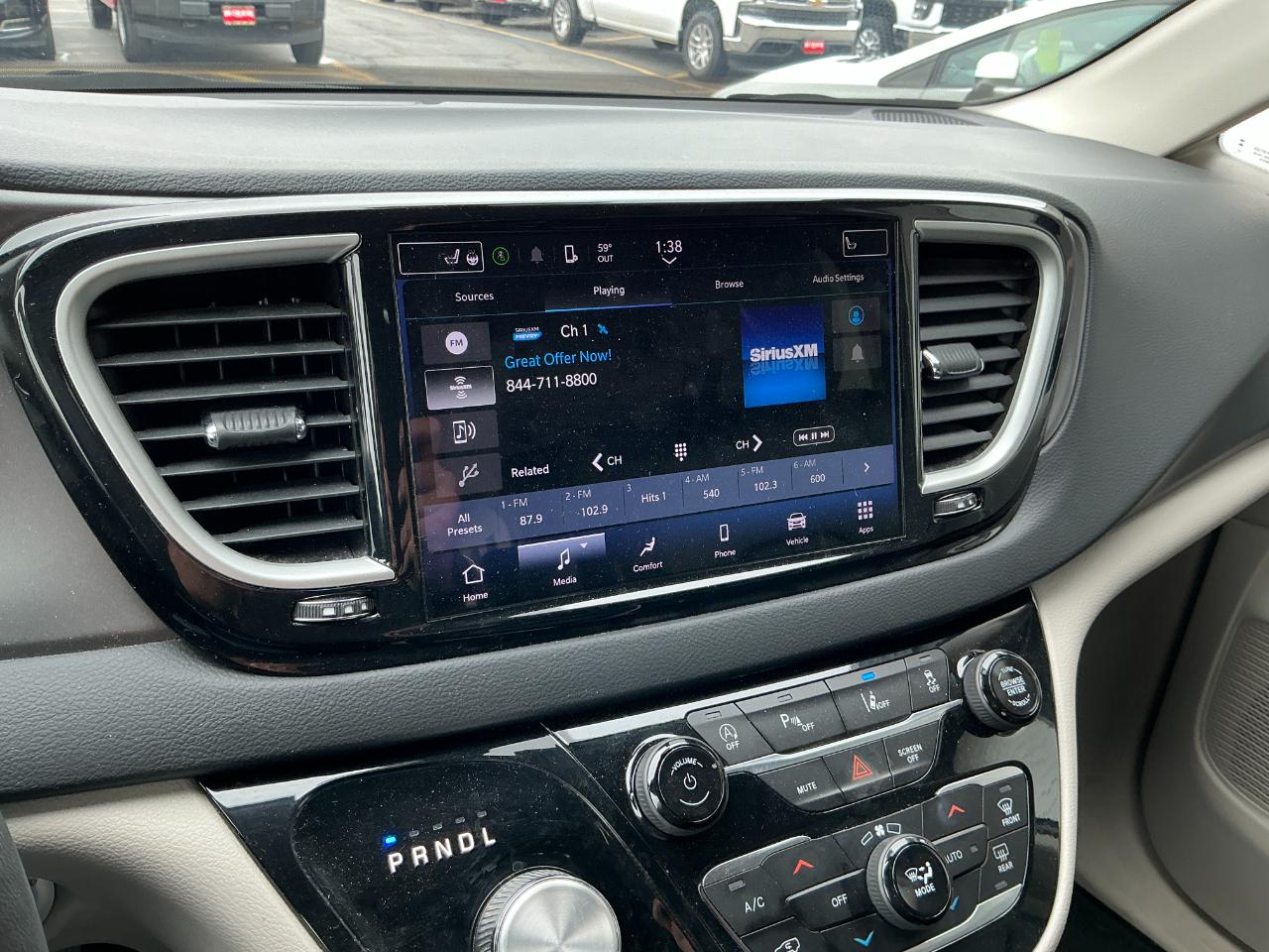 Chrysler Pacifica Touring L FWD 2023