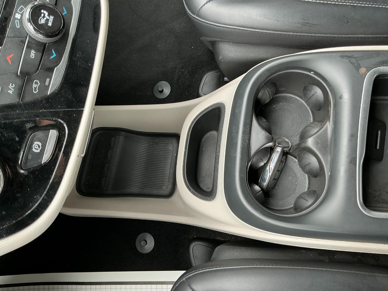 Chrysler Pacifica Touring L FWD 2023