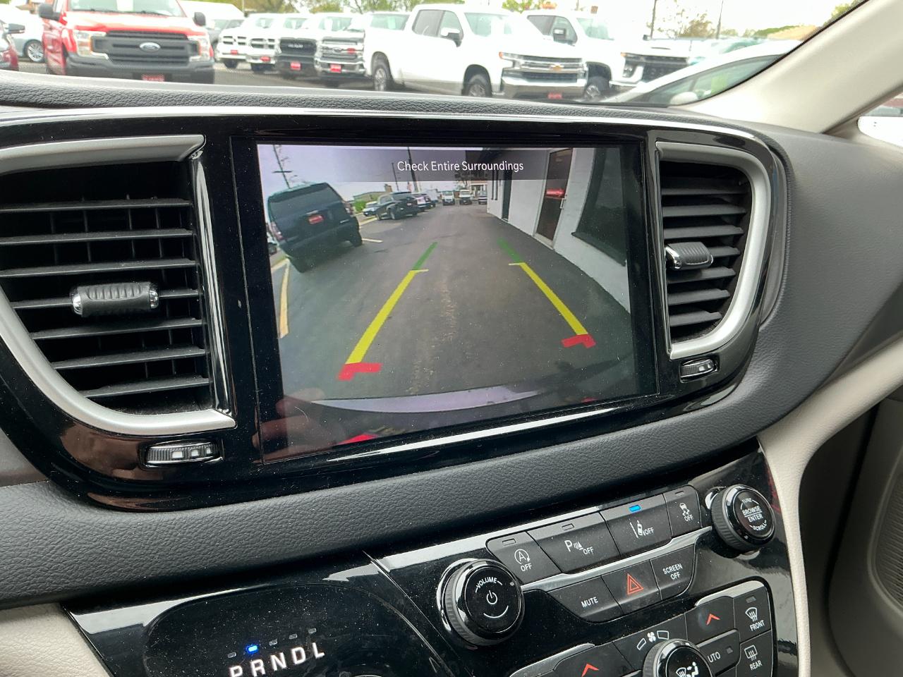 Chrysler Pacifica Touring L FWD 2023