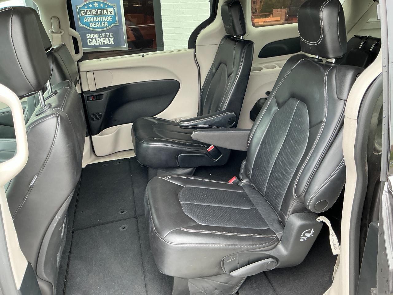 Chrysler Pacifica Touring L FWD 2023