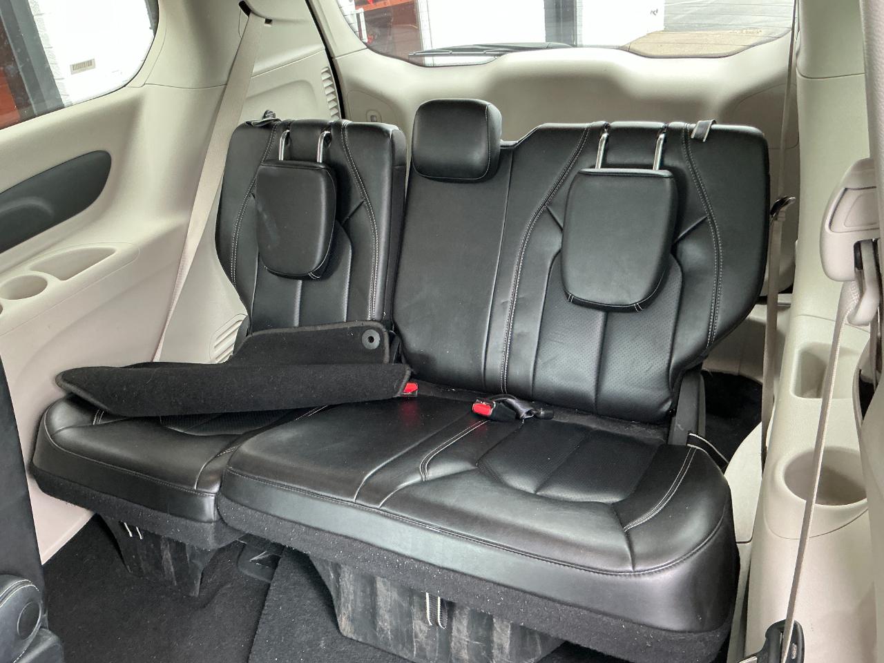 Chrysler Pacifica Touring L FWD 2023