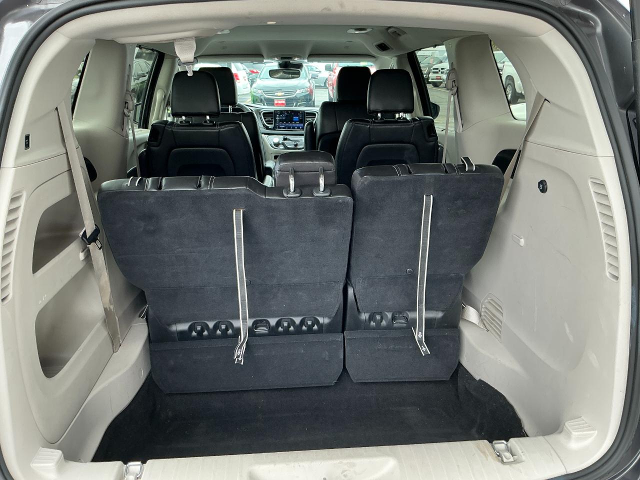 Chrysler Pacifica Touring L FWD 2023