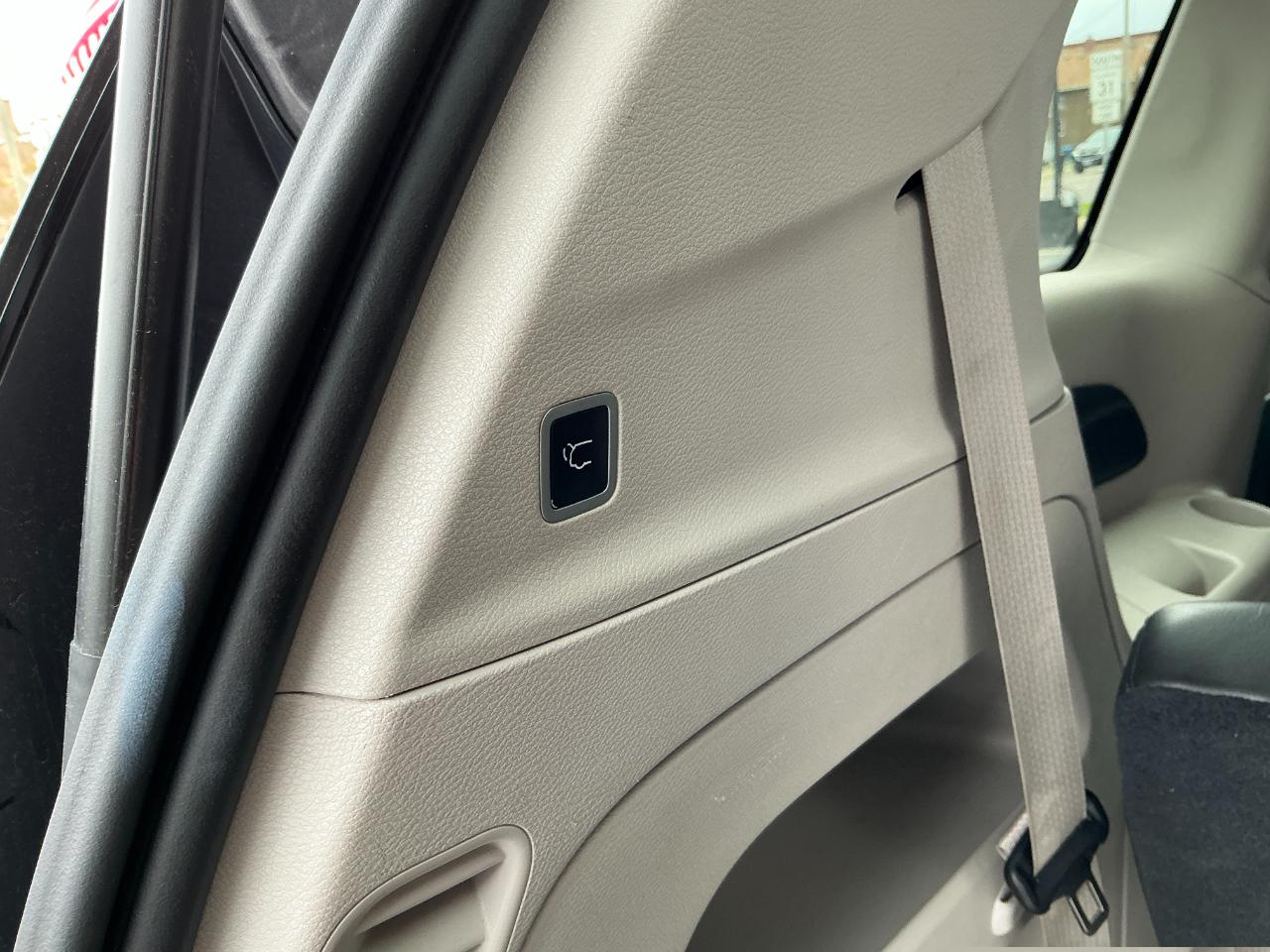 Chrysler Pacifica Touring L FWD 2023