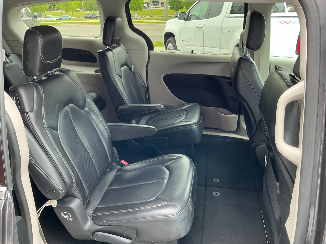 Chrysler Pacifica Touring L FWD 2023
